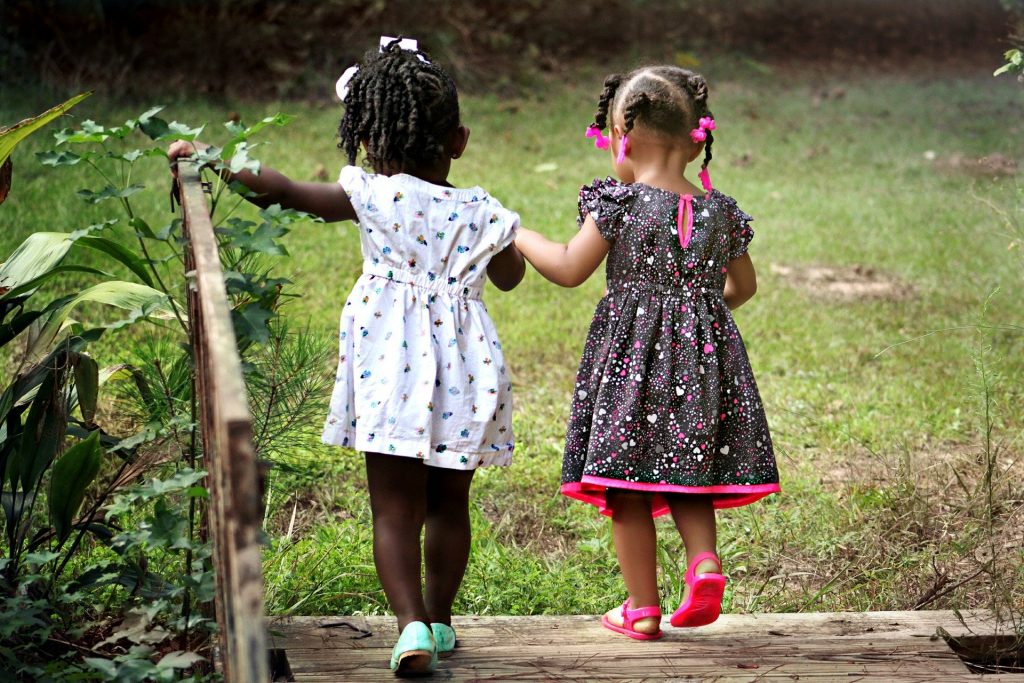 girls 462072 1920 1024x683 - O que você precisa saber sobre o método Montessori